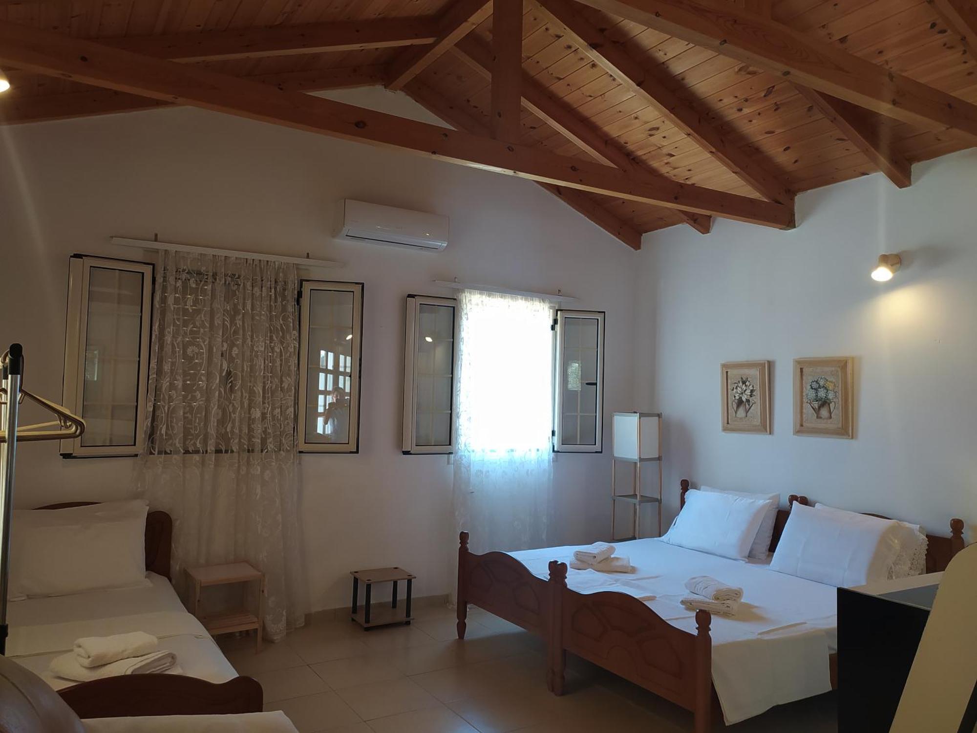 Retzos Rooms Химара Экстерьер фото