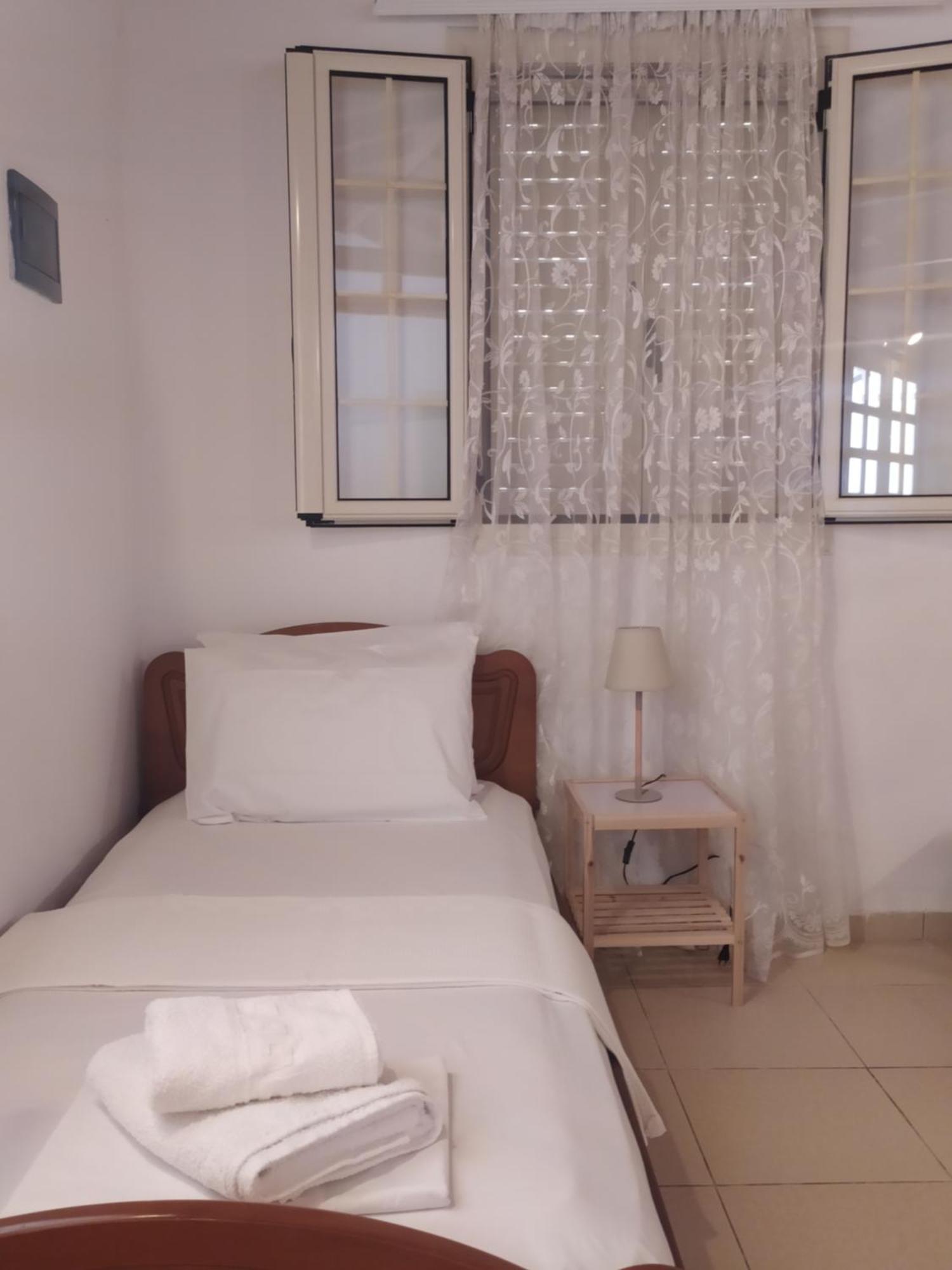 Retzos Rooms Химара Экстерьер фото