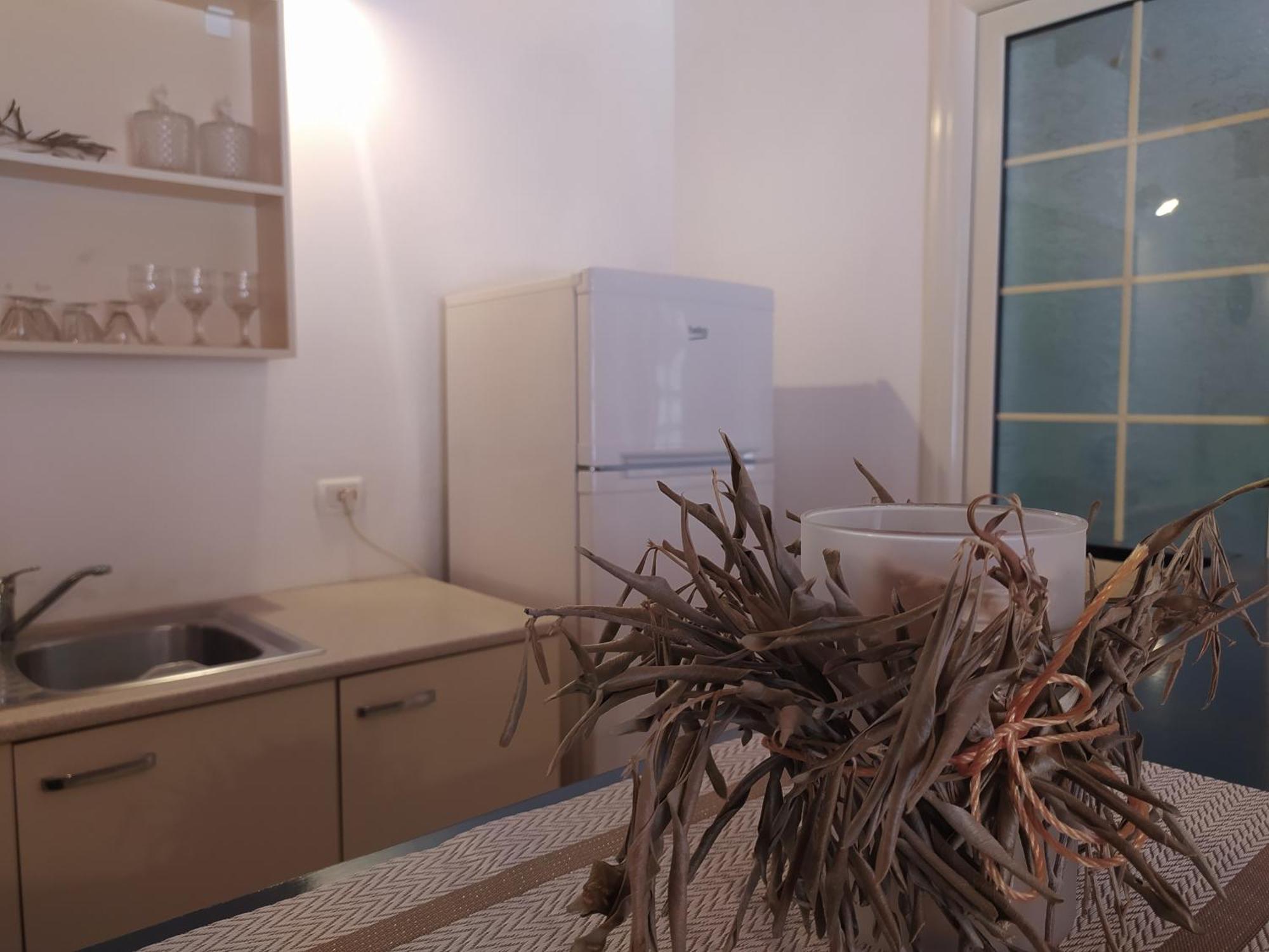 Retzos Rooms Химара Экстерьер фото