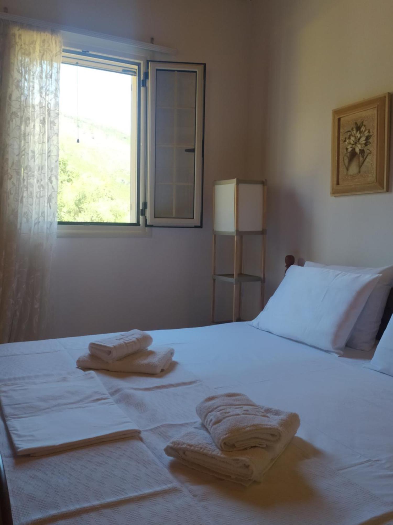 Retzos Rooms Химара Экстерьер фото