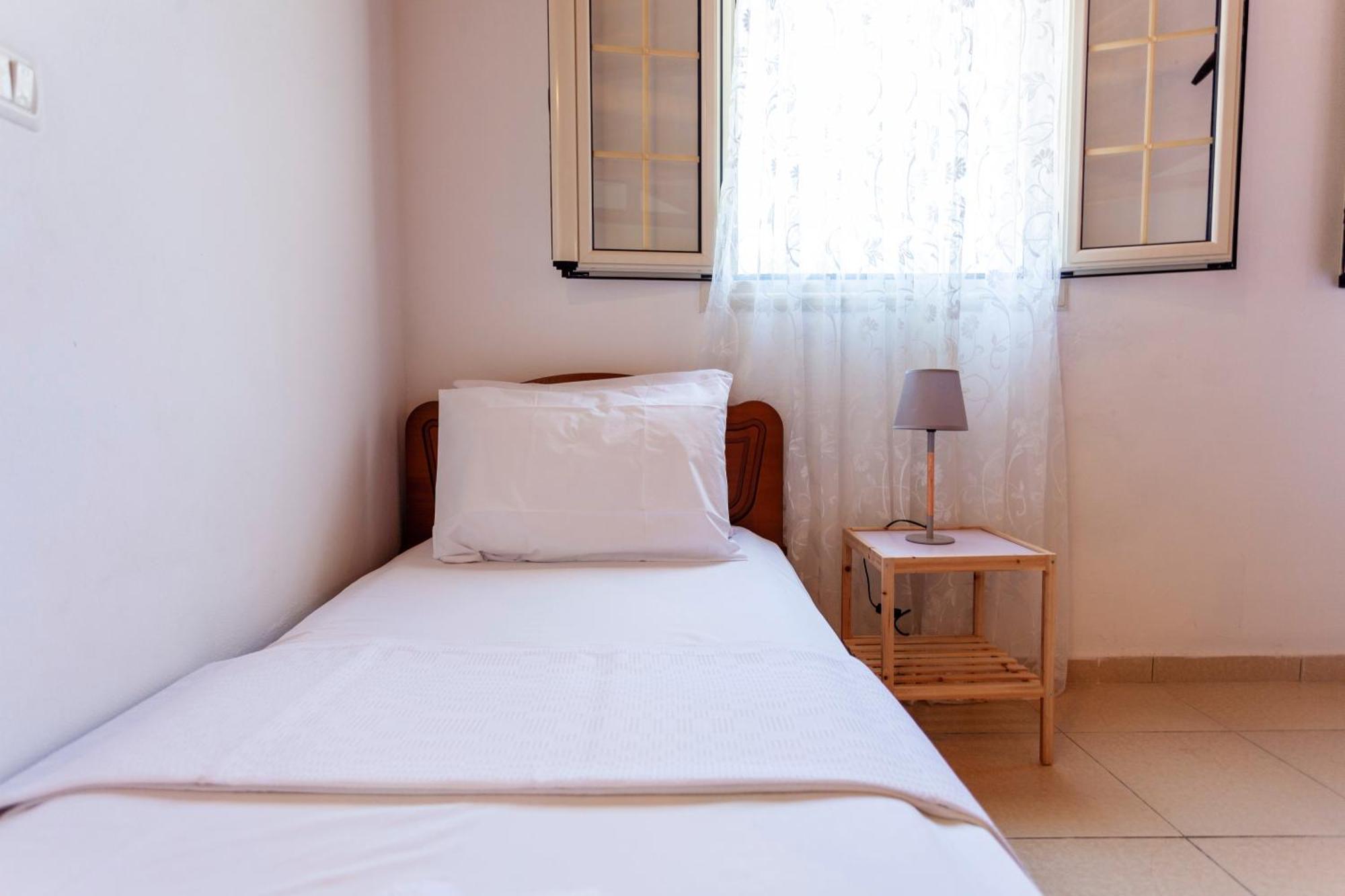 Retzos Rooms Химара Экстерьер фото